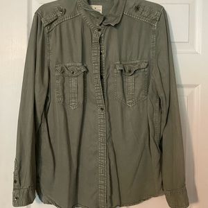Oversized Boyfriend fit flannel. Very nice to overlay.